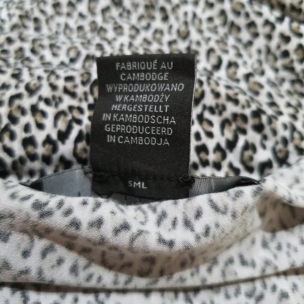 Tahari Leopard Print Ruched Top - Picture 7 of 8